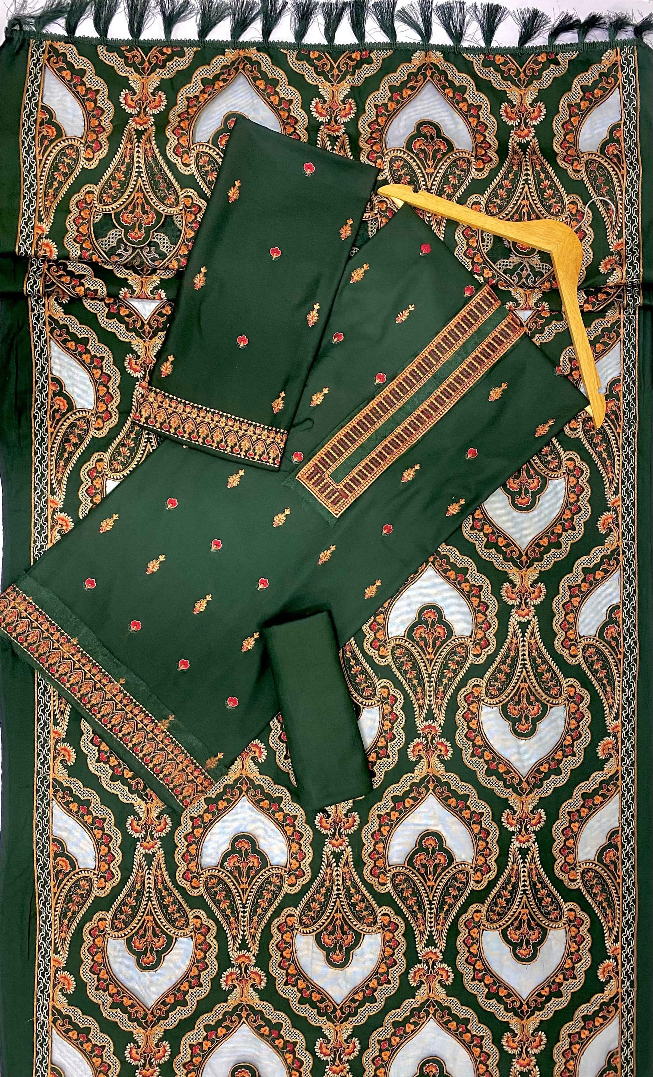 Bareeze Unstitched | Luxury Dhanak Embroidered 3PC | Laser Cut Shawl