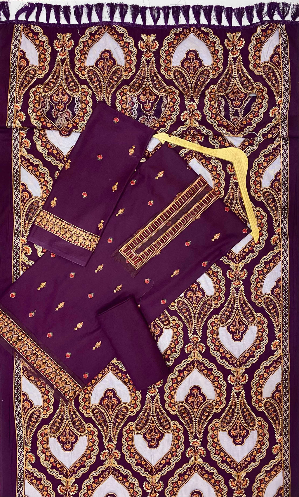 Bareeze Unstitched | Luxury Dhanak Embroidered 3PC | Laser Cut Shawl